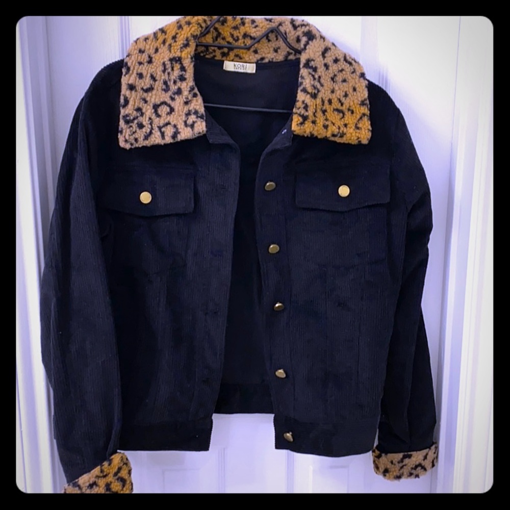 Leopard trim, corduroy jacket!!  Size small!